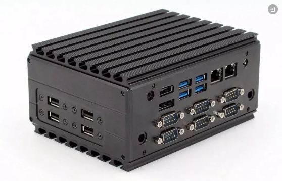 万搏体育平台紧凑型无风扇工控机：支持3显！